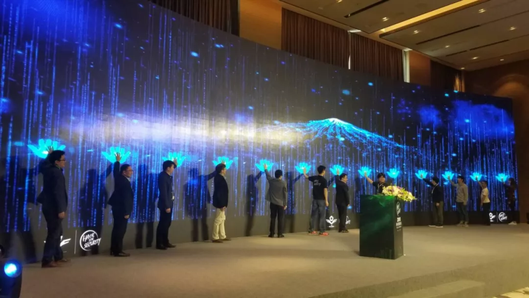 中国人隐私安全重要吗?网络战爆发咋办?女子黑客天团、白色产业链是什么……浅黑科技图解这届补天大会(2018) - 作者:谢幺 中国人隐私安全重要吗?网络战爆发咋办?女子黑客天团、白色产业链是什么……浅黑科技图解这届补天大会(2018) - 作者:谢幺