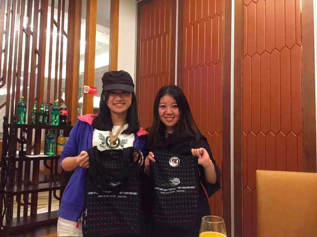 中国人隐私安全重要吗?网络战爆发咋办?女子黑客天团、白色产业链是什么……浅黑科技图解这届补天大会(2018) - 作者:谢幺 中国人隐私安全重要吗?网络战爆发咋办?女子黑客天团、白色产业链是什么……浅黑科技图解这届补天大会(2018) - 作者:谢幺