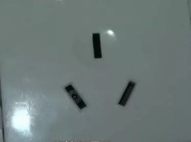 周末去开房的同志们注意了,酒店插座用不了?小心暗藏摄像头! - 作者:谢幺 周末去开房的同志们注意了,酒店插座用不了?小心暗藏摄像头! - 作者:谢幺