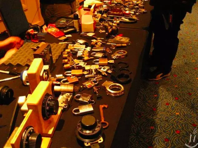 DEF CON China 究竟值不值得一看? - 作者:谢幺 DEF CON China 究竟值不值得一看? - 作者:谢幺