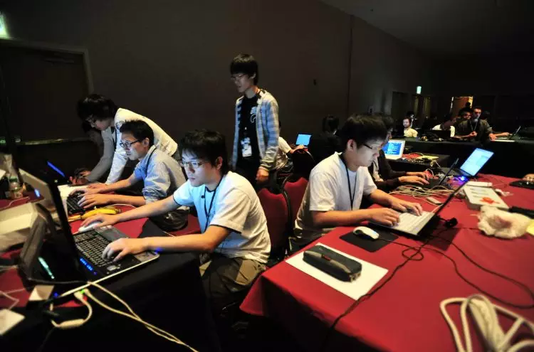 DEF CON China 究竟值不值得一看? - 作者:谢幺 DEF CON China 究竟值不值得一看? - 作者:谢幺