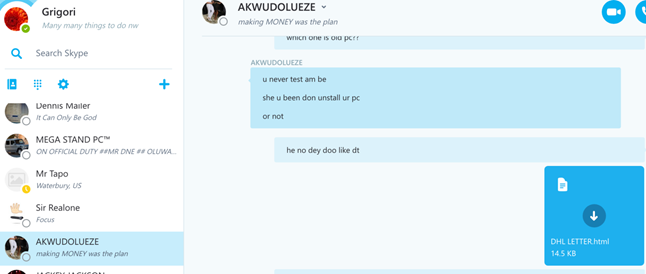 Kelechi和AKWUDOLUEZE正在交流邮件HTML格式问题