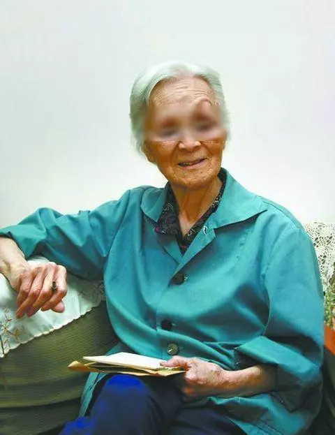 这个赌博网站的骚,闪瞎了我的腰。。。 。。。 - 作者:谢幺 这个赌博网站的骚,闪瞎了我的腰。。。 。。。 - 作者:谢幺