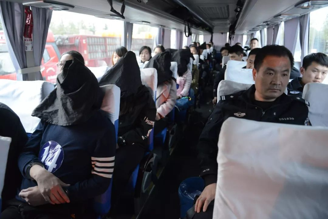“小混混才四处摸鸡,黑产大佬都稳中带皮” - 作者:谢幺 “小混混才四处摸鸡,黑产大佬都稳中带皮” - 作者:谢幺