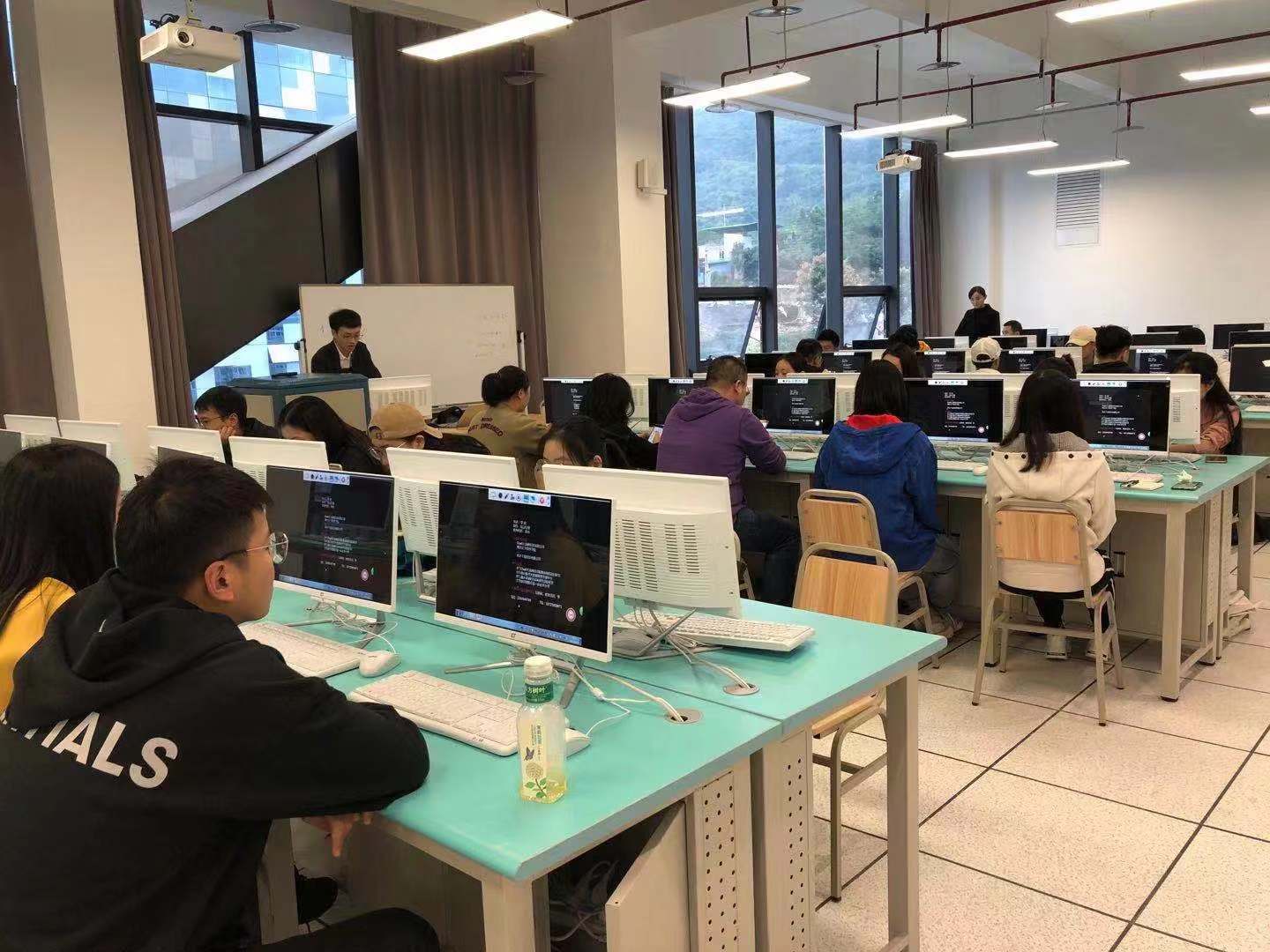 百行智能研究院-重庆工商大学融智学院“金融科技实训营”开课啦! - 作者:BH123百行 百行智能研究院-重庆工商大学融智学院“金融科技实训营”开课啦! - 作者:BH123百行