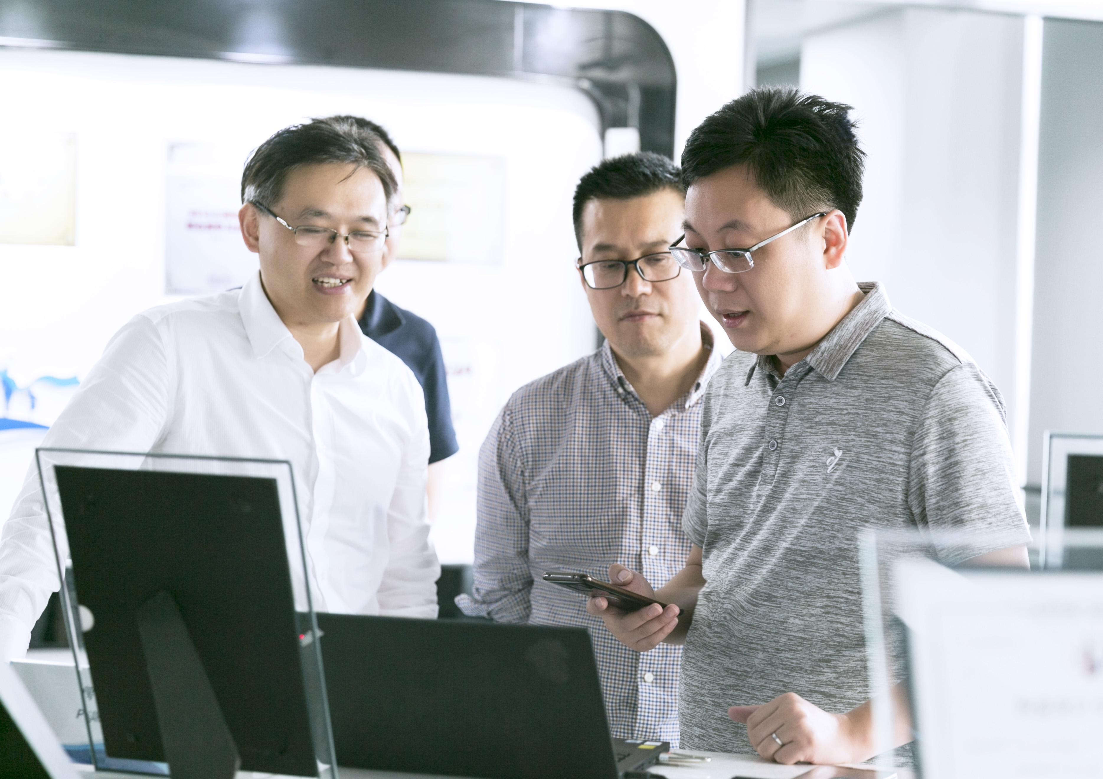 上海计算机软件技术开发中心张绍华主任莅临瀛联科技指导参观 - 作者:上海瀛联信息科技股份有限公司-安全小百科